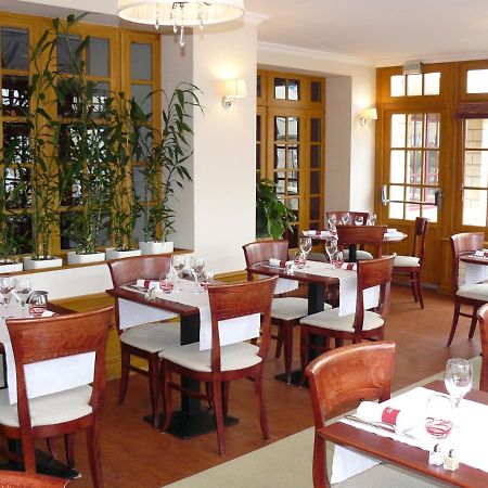 Hotel-Restaurant Le Normandie Luc-sur-Mer Ngoại thất bức ảnh