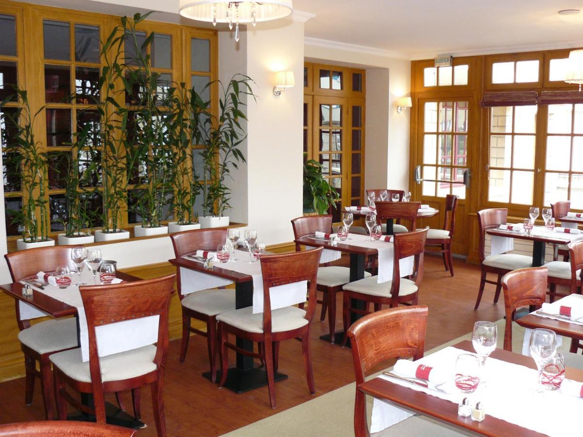 Hotel-Restaurant Le Normandie Luc-sur-Mer Ngoại thất bức ảnh